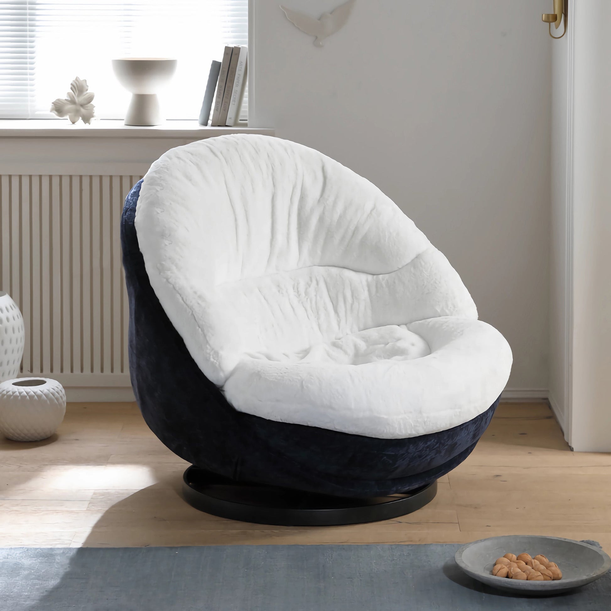 Gloria, Comfy Swivel Lounge Chair, White
